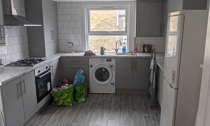 2 Bedroom Flat In Cl...