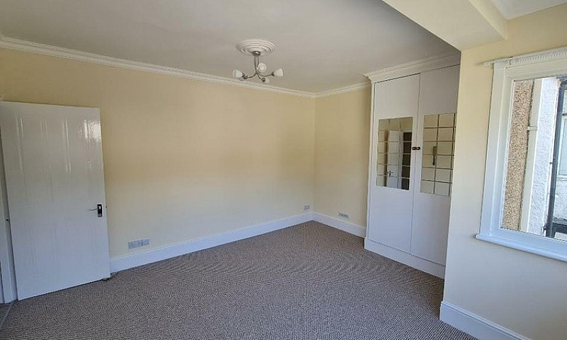 1 Bedroom Flat In 53...
