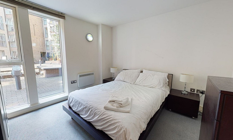 1 Bedroom Flat In Gr...