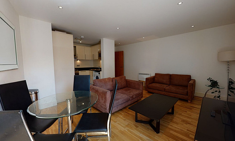 1 Bedroom Flat In Gr...