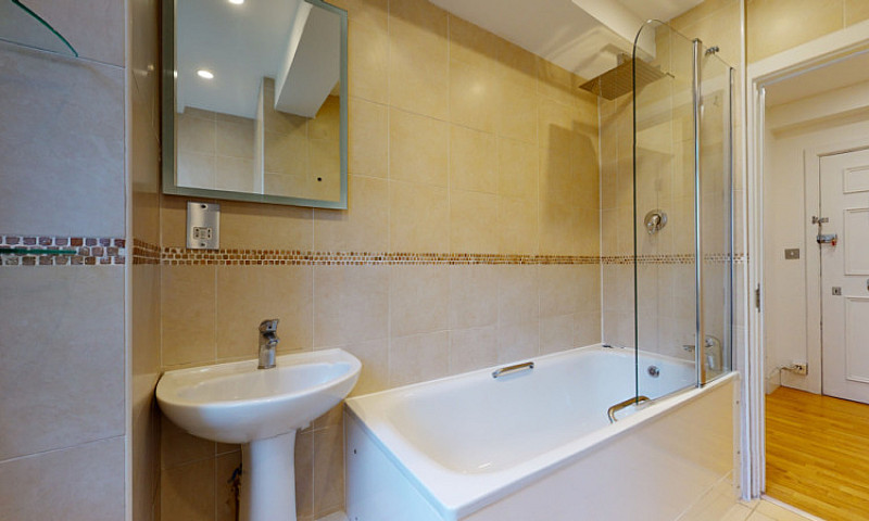 2 Bedroom Flat In Ne...
