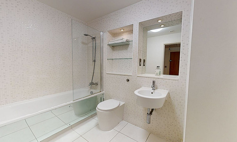 1 Bedroom Flat In Gr...