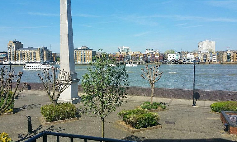 2 Bedroom Flat In Ro...