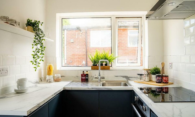 2 Bedroom Flat In Br...