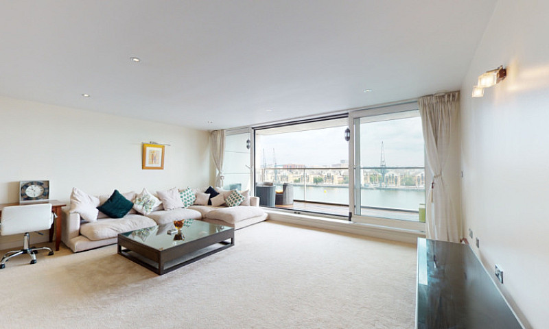 2 Bedroom Flat In Ae...
