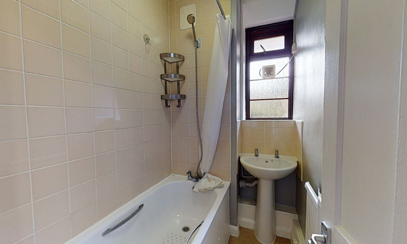 2 Bedroom Flat In Br...