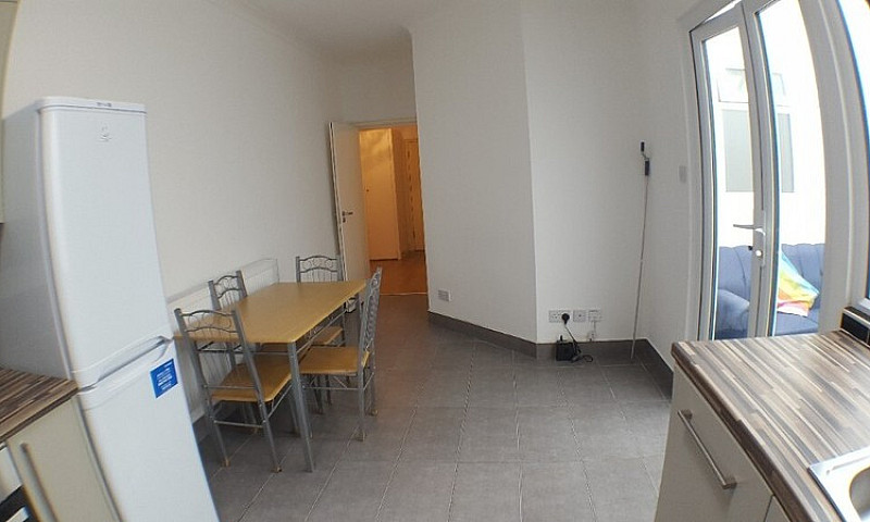 *Flat-Share* 2X En-S...