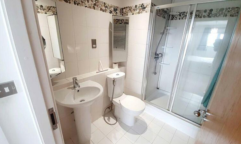 2 Bedroom Flat In Al...