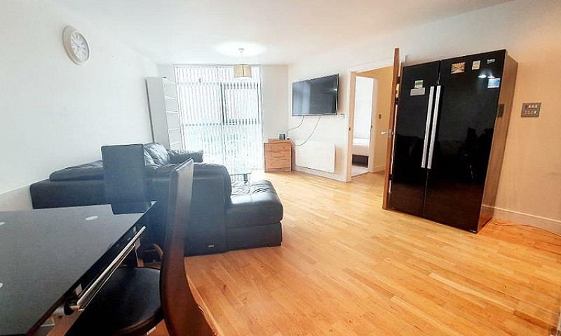 2 Bedroom Flat In Al...