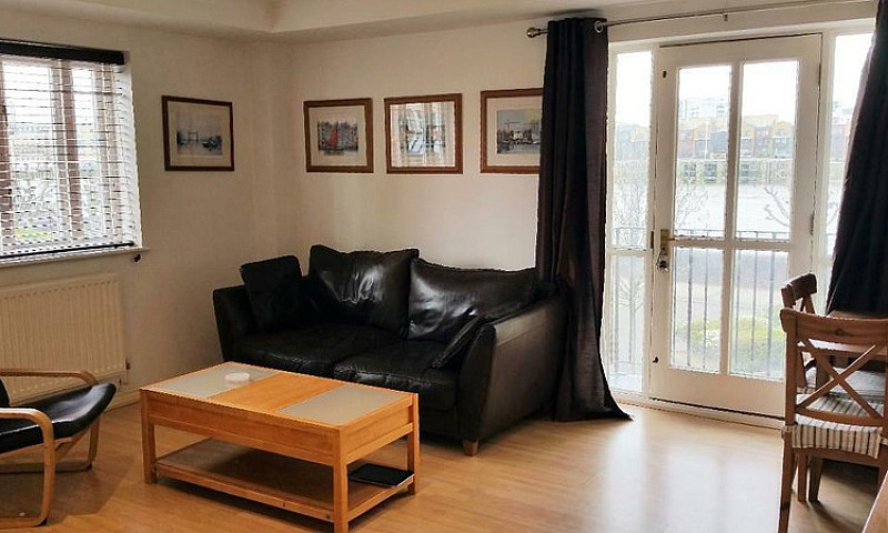 2 Bedroom Flat In Ro...