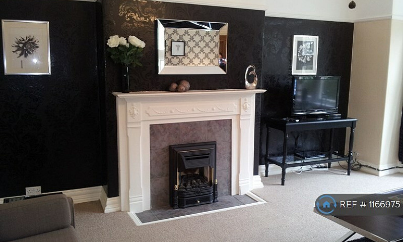 2 Bedroom Flat In Ha...