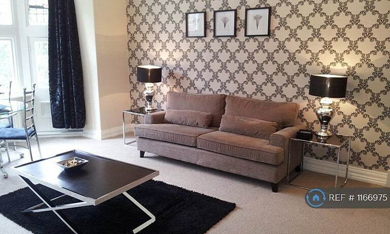 2 Bedroom Flat In Ha...