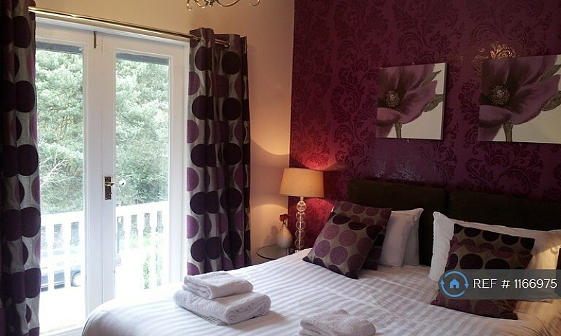 2 Bedroom Flat In Ha...