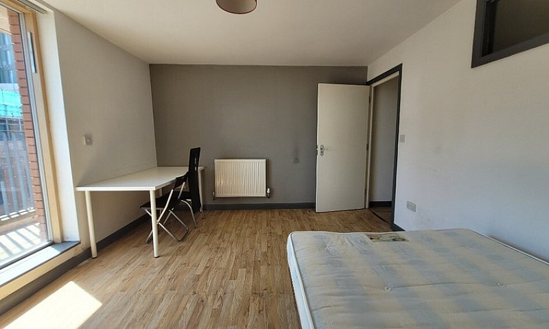 ***Flat-Share*** New...