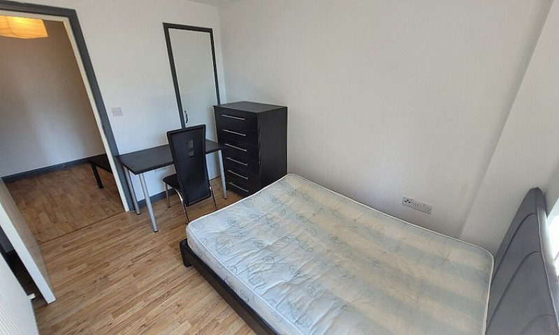 ***Flat-Share*** New...