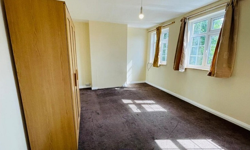 2 Bed 2Nd Floor Flat...
