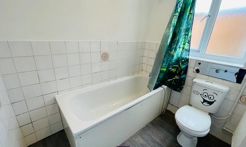 2 Bed 2Nd Floor Flat...