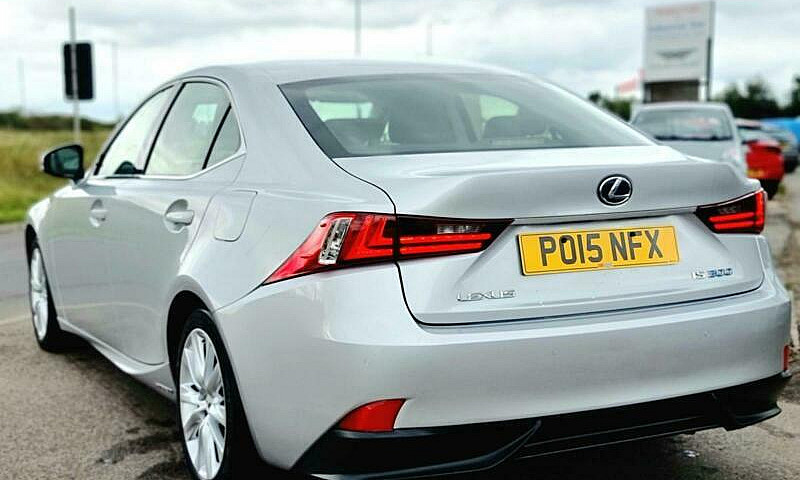 2015 Lexus Is 300H E...