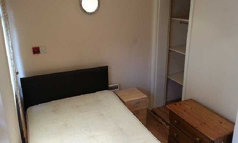 One Bedroom Flat To ...