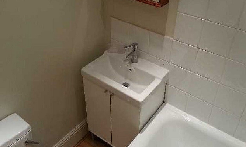 One Bedroom Flat To ...