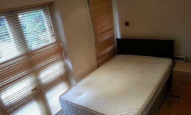 One Bedroom Flat To ...