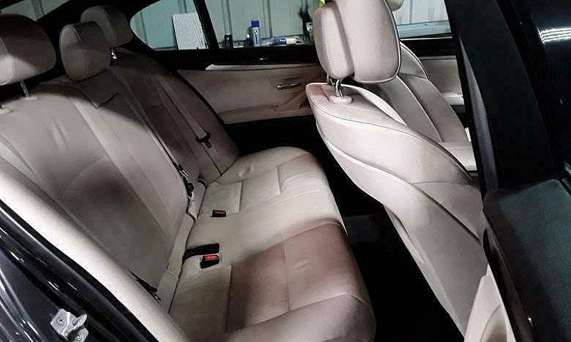 2011 Bmw 5 Series 2....