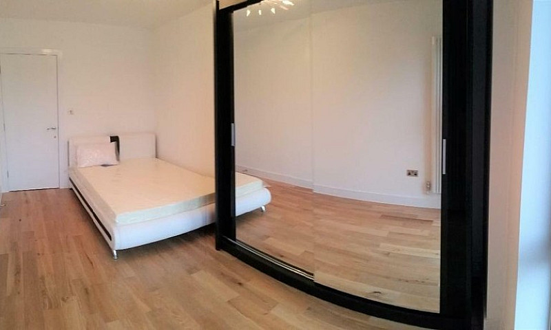 5 Bedroom Flat In An...