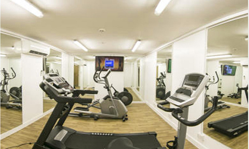 1 Bedroom Flat In Lo...