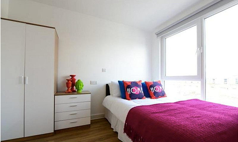 1 Bedroom Flat In Lo...