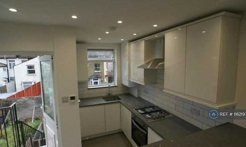 3 Bedroom Flat In We...