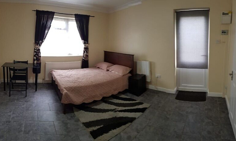 Spacious Studio Flat...