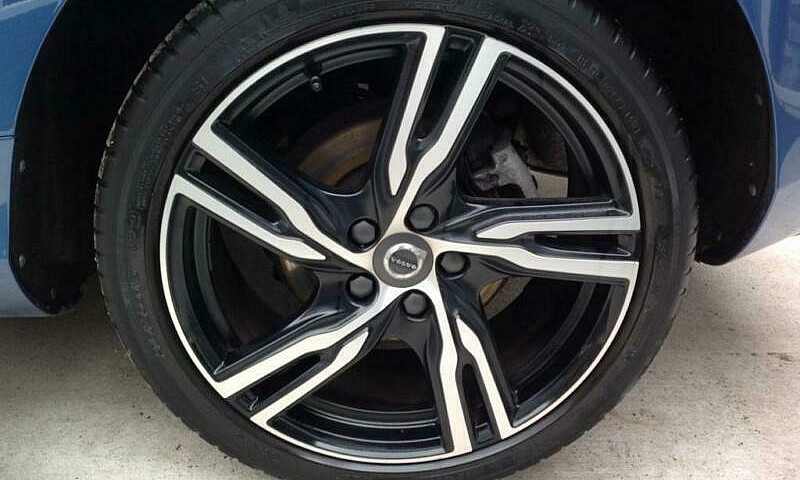 2017 (17) Volvo V40 ...