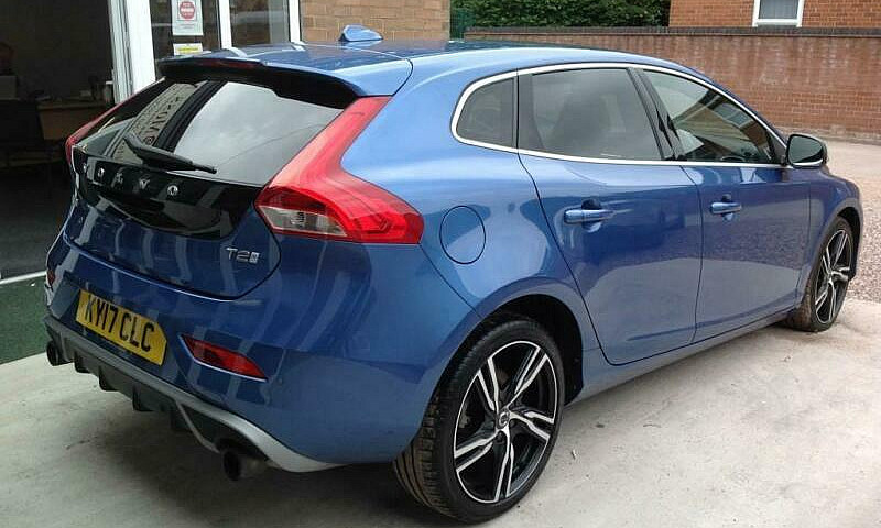 2017 (17) Volvo V40 ...