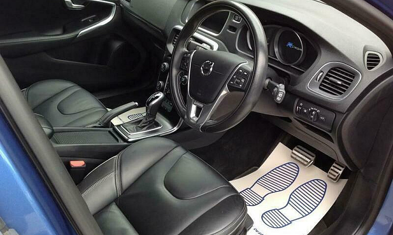 2017 (17) Volvo V40 ...