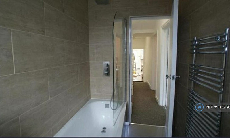 3 Bedroom Flat In We...