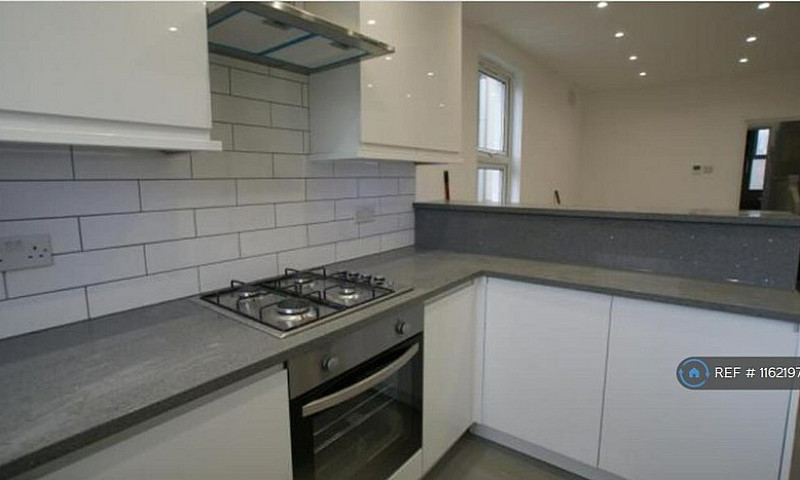 3 Bedroom Flat In We...