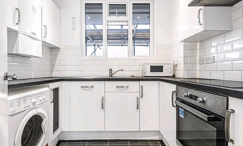 Flat For Rent In Bay...