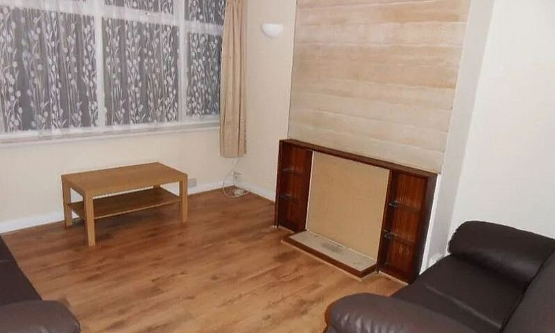 3 Bed Mid Terraced H...