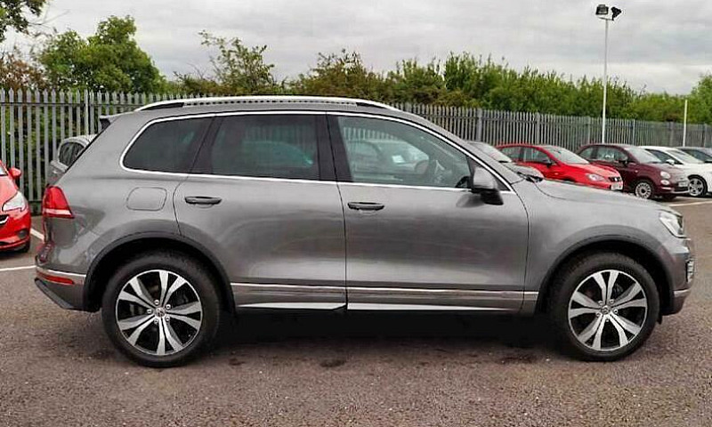 2016 Volkswagen Toua...