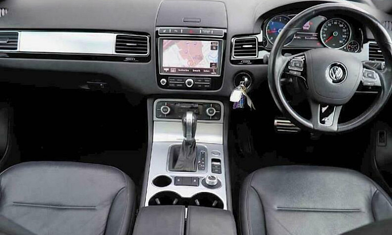 2016 Volkswagen Toua...