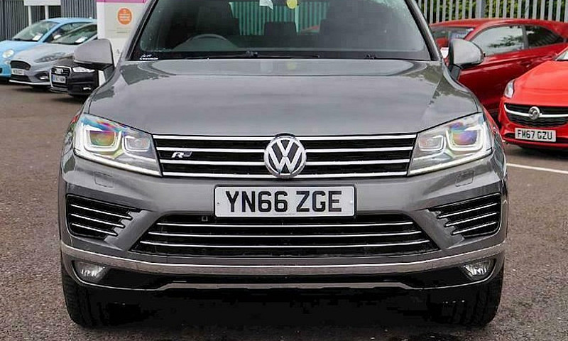 2016 Volkswagen Toua...