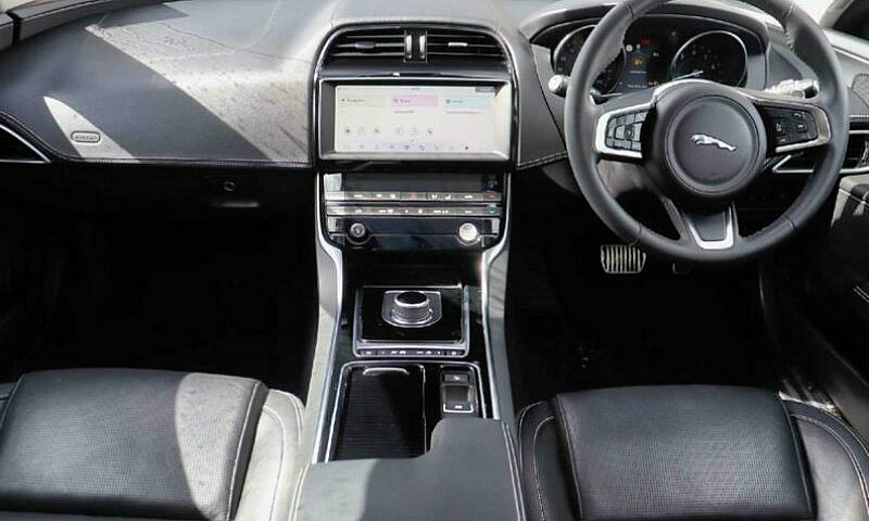 2018 Jaguar Xe Jagua...