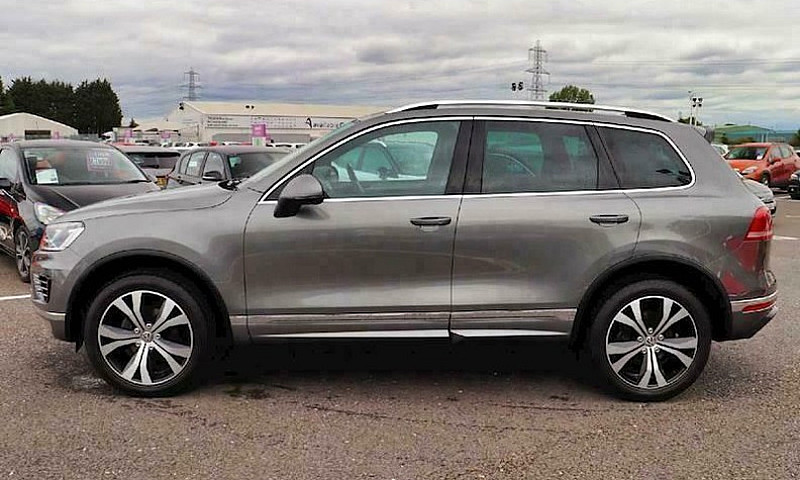 2016 Volkswagen Toua...