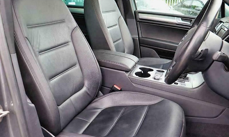 2016 Volkswagen Toua...