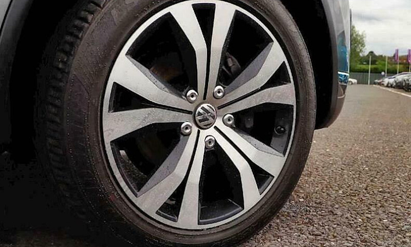 2016 Volkswagen Toua...