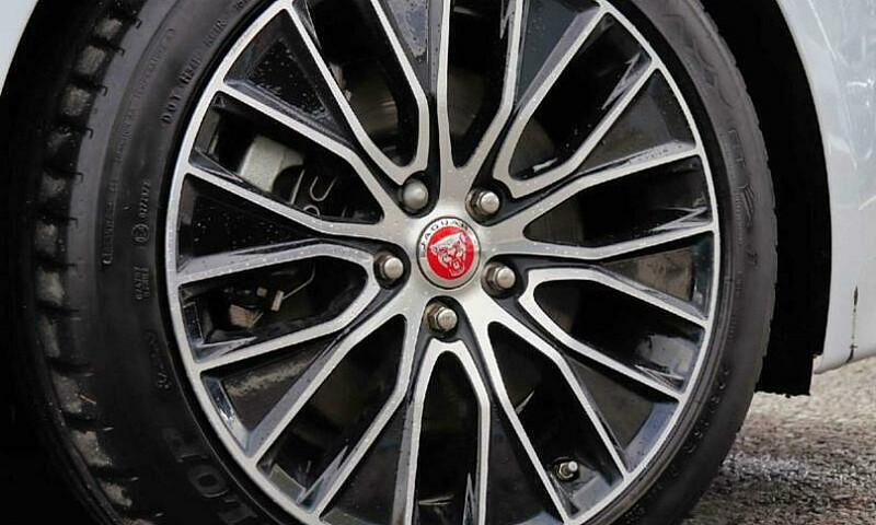 2018 Jaguar Xe Jagua...