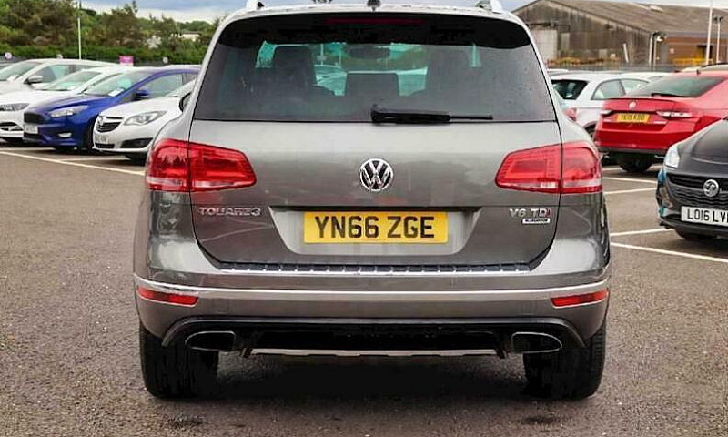 2016 Volkswagen Toua...