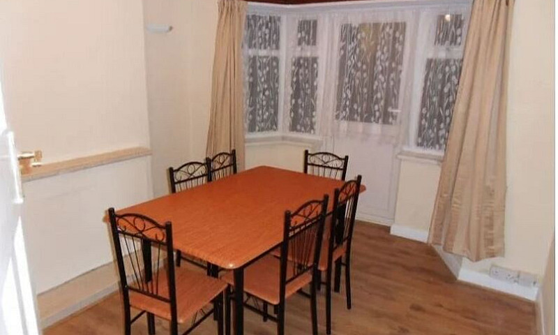 3 Bed Mid Terraced H...