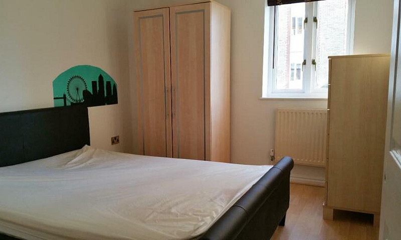 2 Bedroom Flat In Ro...
