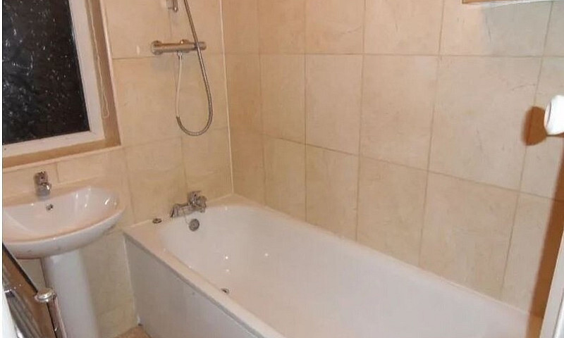 3 Bed Mid Terraced H...